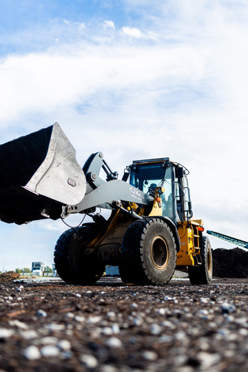 Wheel loader lifting its bucket